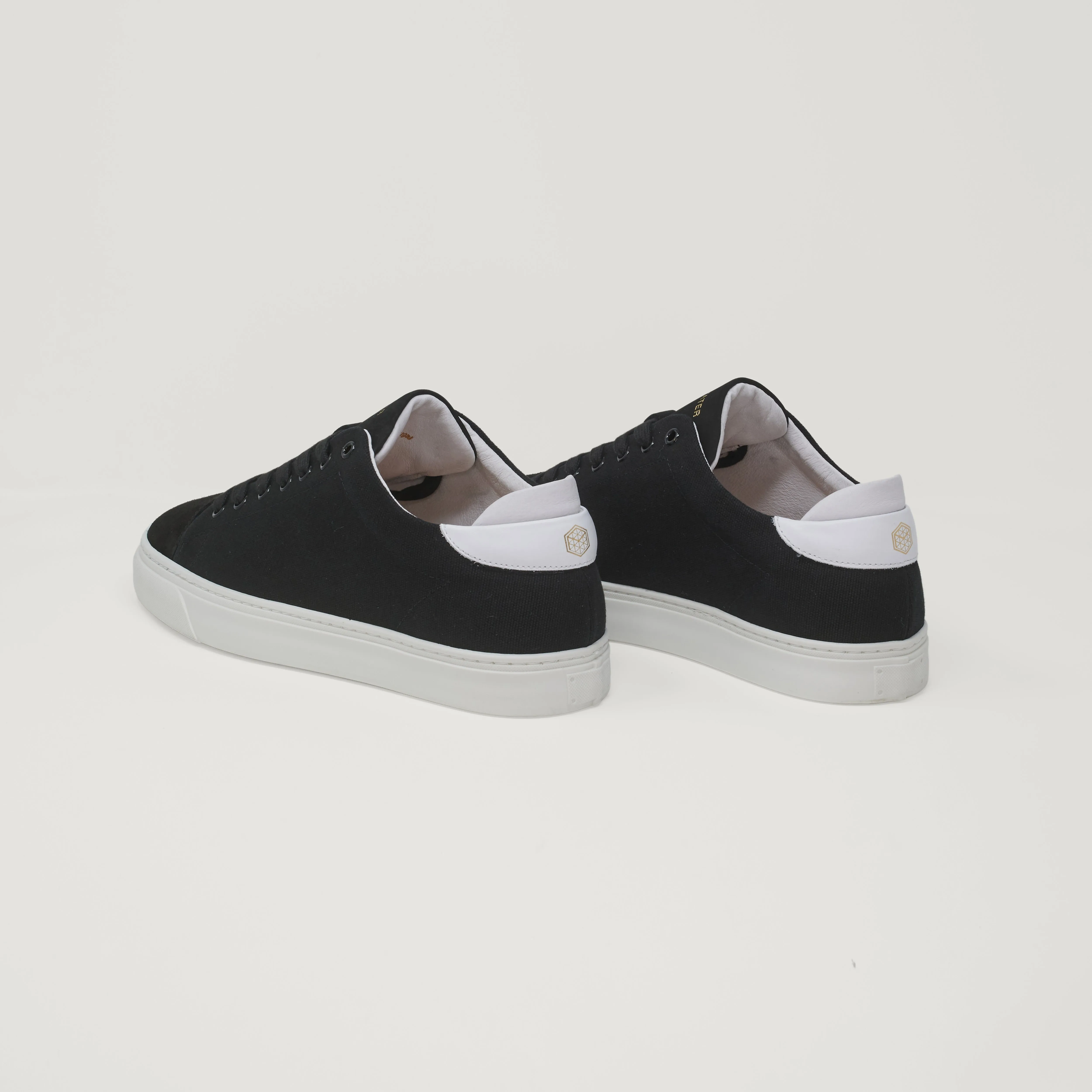 OMNI Canvas Black