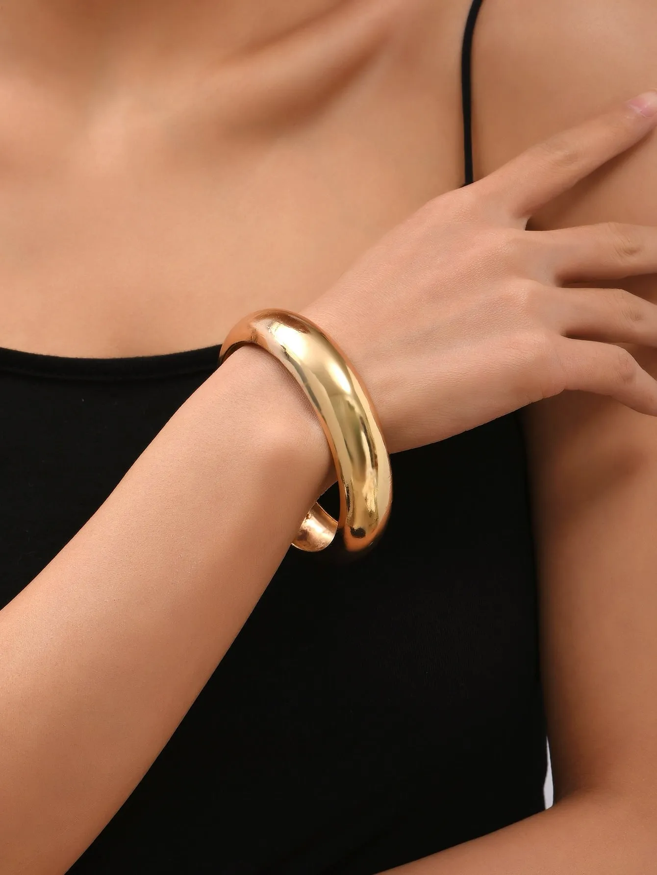 Simple Solid Bangle - Gold
