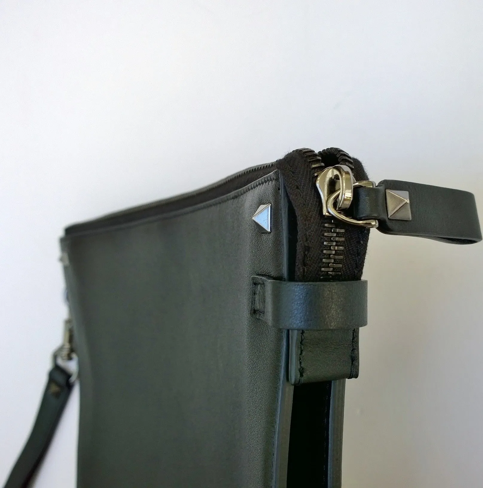 Valentino Garavani Men's Rockstud Black Leather Clutch Bag Wrist Strap New with Dustbag